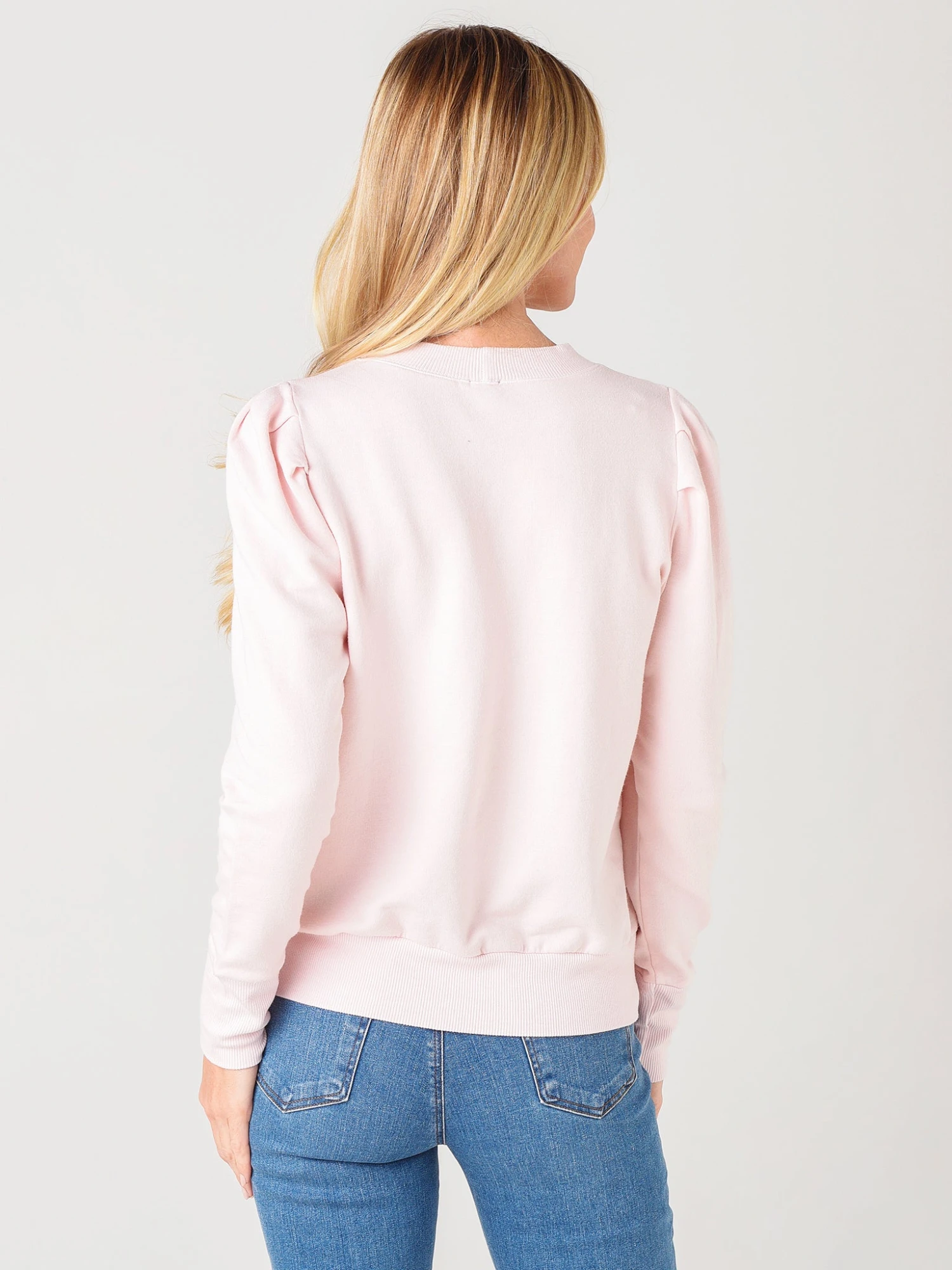 Monrow Women's Supersoft Fleece Sweatshirt With Tucked Sleeve 4 Monrow Women's Supersoft Fleece Sweatshirt With Tucked Sleeve - Image 4