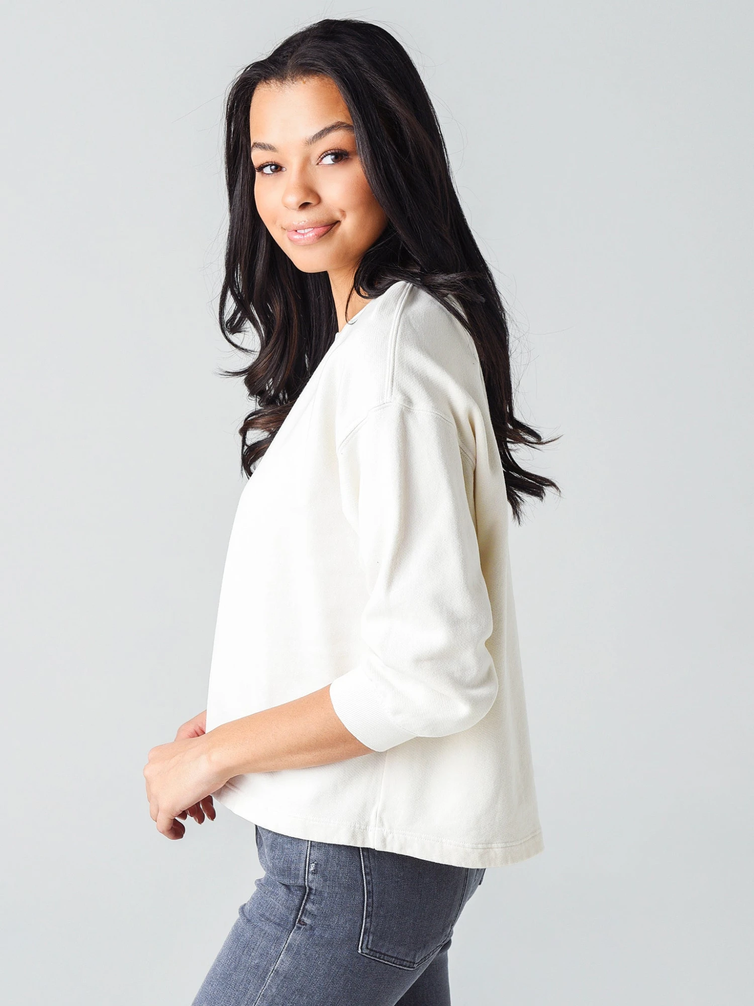 Velvet Women's Sarah Sweatshirt 2 Velvet Women's Sarah Sweatshirt - Image 2