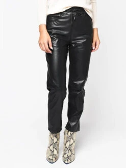 LTH JKT Women’s Hi-Waisted Slim Fit Jogger 5 LTH JKT Women’s Hi-Waisted Slim Fit Jogger -ST.BERNARD Clothing WJT01 AMAxBLACKxPrimary 109453562 d931fbac 86df 4ac4 b437 40f3aa3d822e