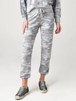 Z Supply Women's Ava Rose Camo Jogger -ST.BERNARD Clothing ZP203622xHEATHERGREYxPrimary 16474861 db0d067a 419b 4ccf 87da cfd79ea3e056