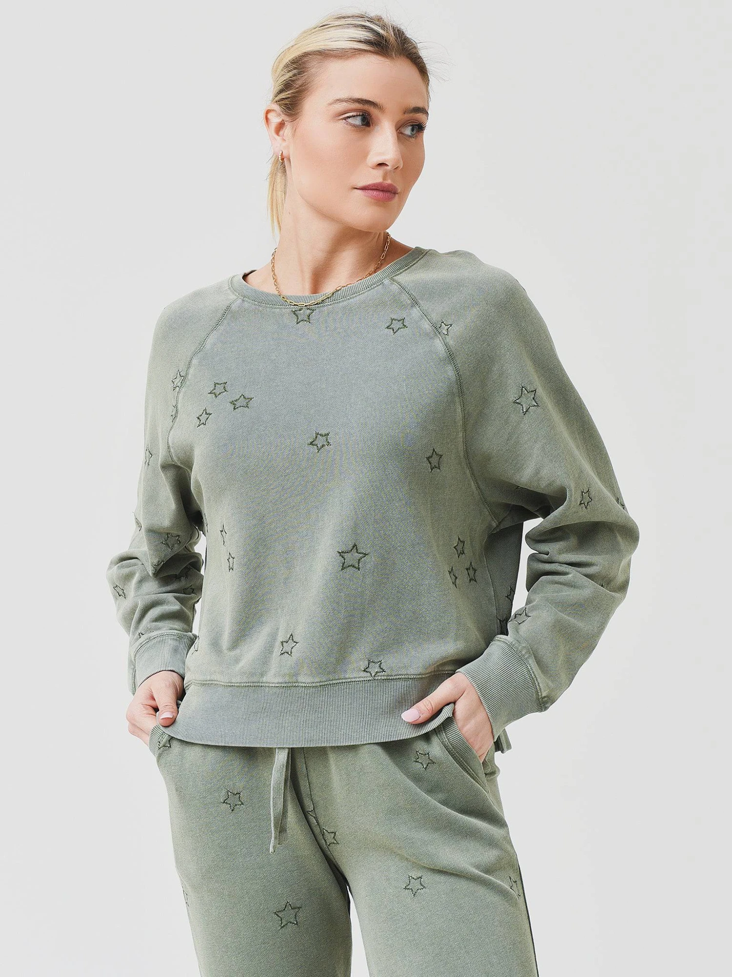 Z Supply Women's Bo Embroidered Star Sweatshirt 2 Z Supply Women's Bo Embroidered Star Sweatshirt - Image 2