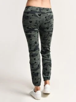 Monrow Elastic Waist Sweats With Hearts And Camo 8 Monrow Elastic Waist Sweats With Hearts And Camo -ST.BERNARD Clothing hb0128 50 cactusalt2
